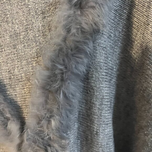 Leo & Ugo Grey Sweater Poncho Women's Size 52 Faux Fur - Picture 3 of 5